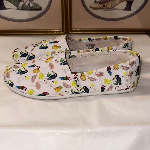 TOMS 11 White Multi Tropical Toucan Flamingo Fruit Canvas Slip On Flats - Picture 3 of 11